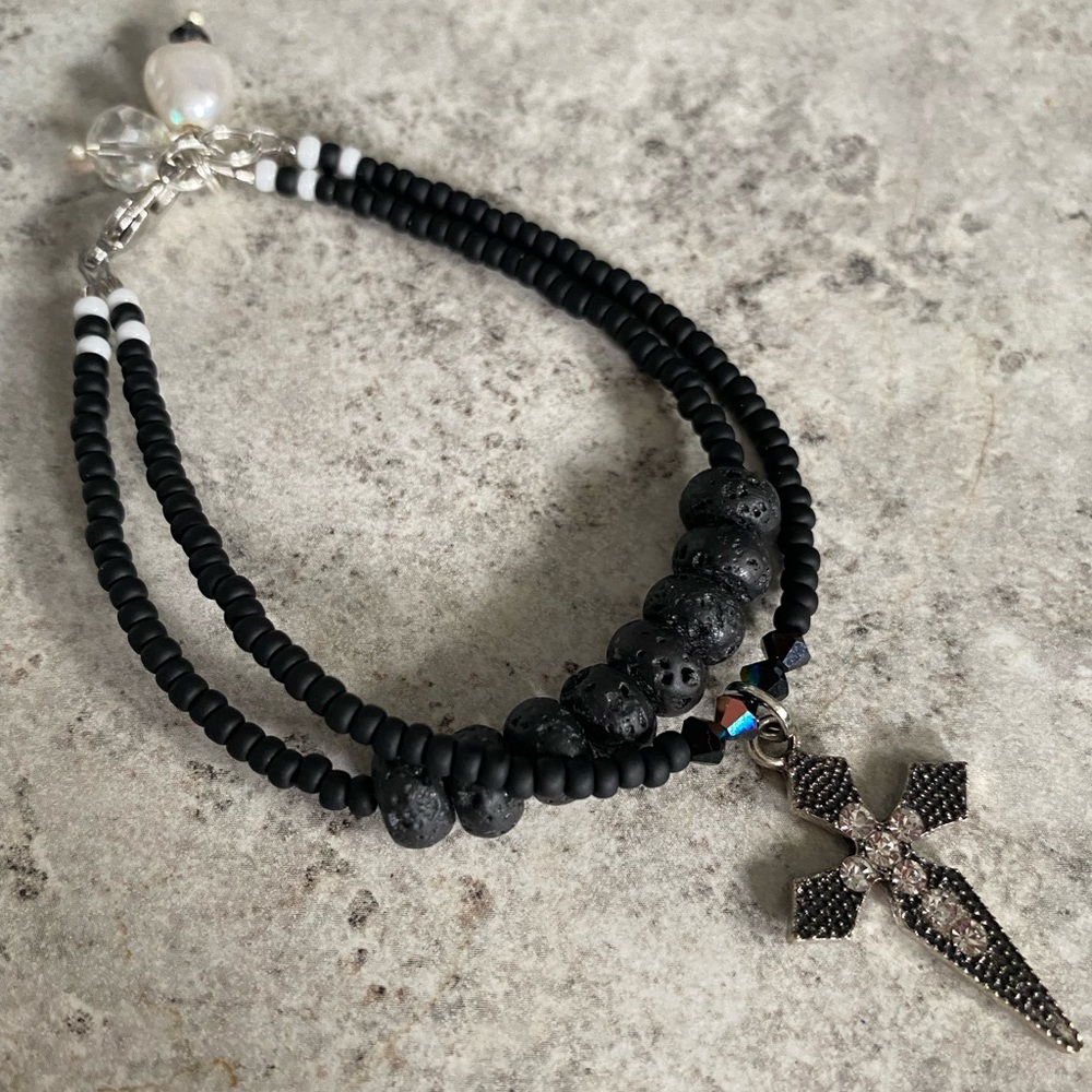 Bracelet double stand with cross